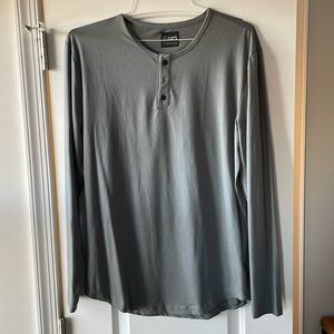 Cuts long sleeve curved hem tshirt